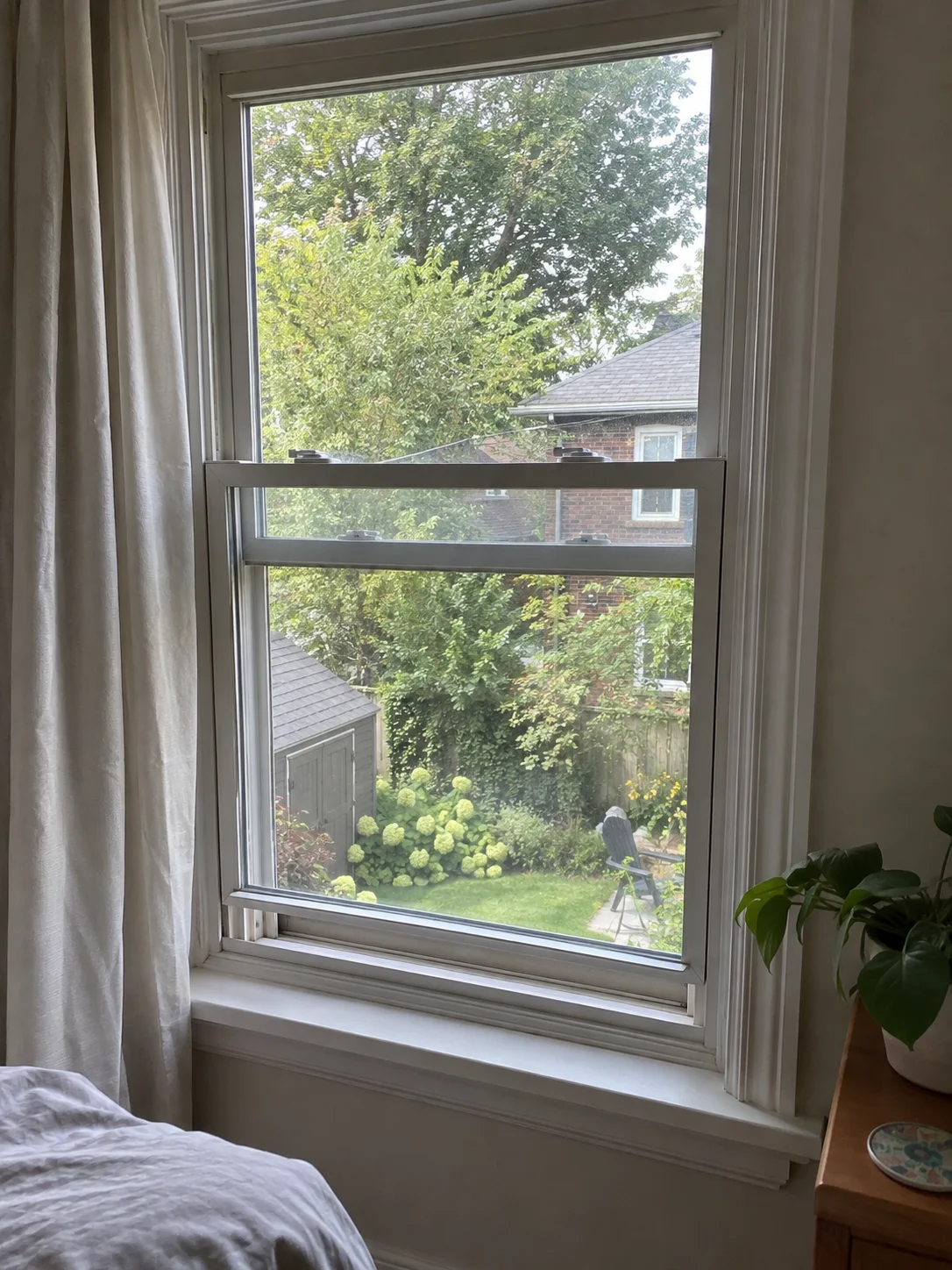 Double-hung window with raised lower sash